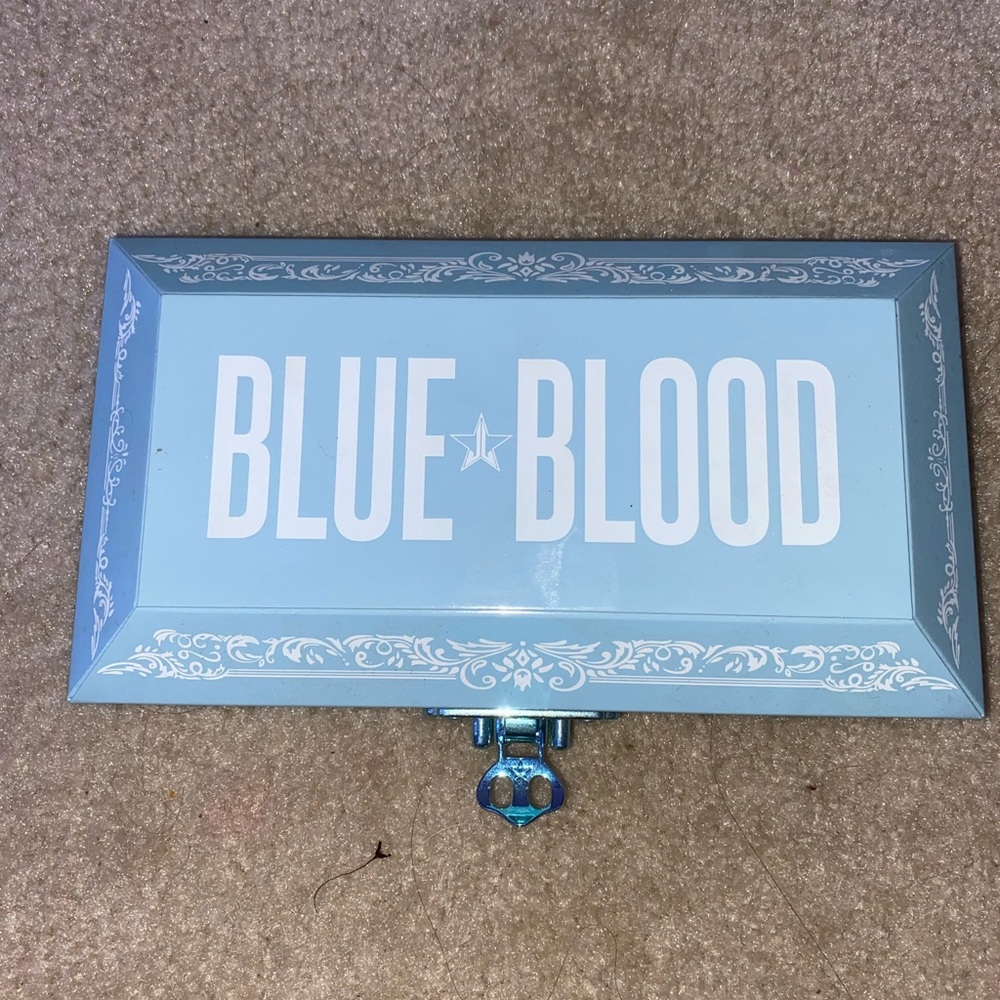 Jeffree star blue blood palette